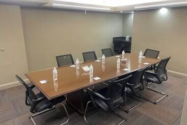 هتل Holiday Inn Express Cleveland Downtown, An Ihg