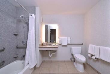 Holiday Inn Express Hotel & Suites San Diego Otay Mesa By Ihg