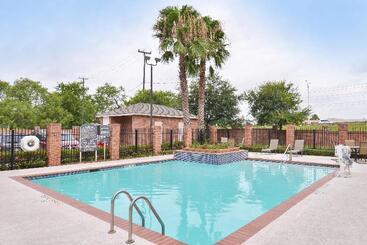 Holiday Inn Express Hotel & Suites San Antonio By Ihg