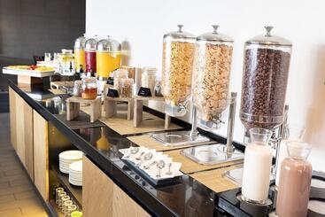 هتل Holiday Inn Santiago   Airport Terminal, An Ihg
