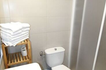 هتل Hostal Sonia Granada