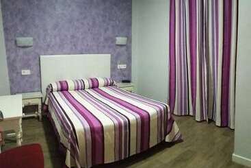 هتل Hostal Sonia Granada