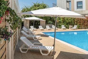 هتل Hôtel Mercure Niort Marais Poitevin