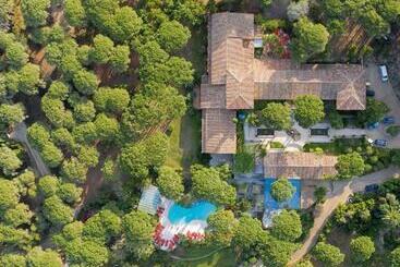 هتل Hôtel Villa Marie Saint Tropez