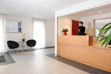 هتل Séjours & Affaires Rennes Villa Camilla