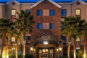 호텔 Staybridge Suites Northwest Near Six Flags Fiesta, An Ihg