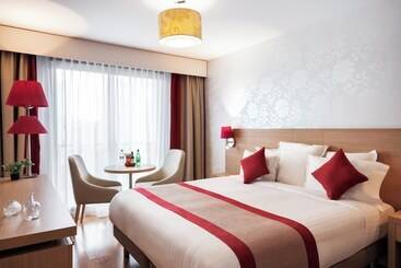 هتل آپارتمان Residhome Paris Evry