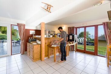 استراحتگاه Garden & City Evian Lugrin