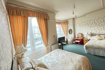 تختخواب و صبحانه White Court Llandudno