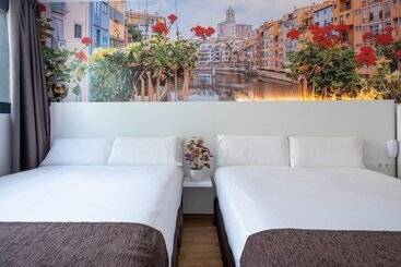 هتل Bestprice Girona