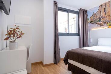 هتل Bestprice Girona