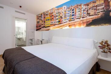 هتل Bestprice Girona