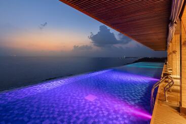 Araliya Beach Resort & Spa Unawatuna  Where You Meet The Sea All Year