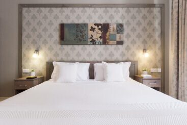 هتل Rooms By Alexandra