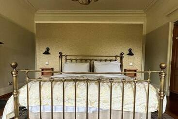 Ashtree House Hotel, Glasgow Airport & Paisley