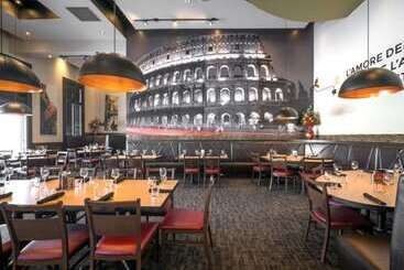 Acclaim Hotel By Clique