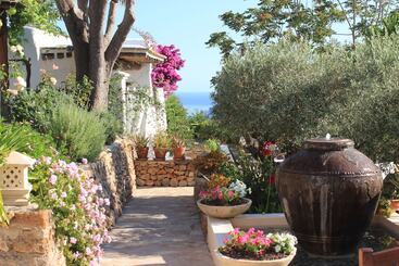 هتل Agroturismo Can Pardal