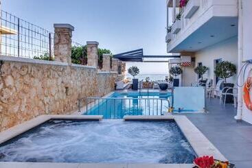 Alexis - Chania