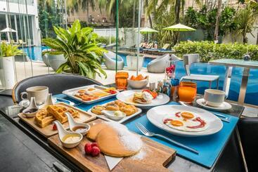 هتل Baraquda Heeton Pattaya By Compass Hospitality