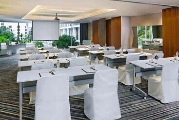 هتل Baraquda Heeton Pattaya By Compass Hospitality