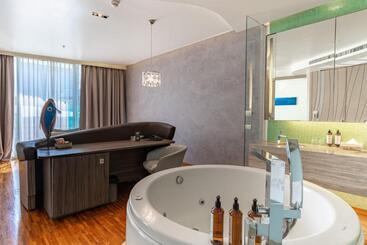 هتل Baraquda Heeton Pattaya By Compass Hospitality