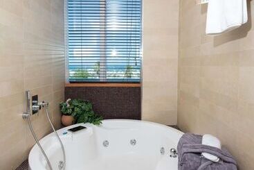 هتل Best Western Maison B