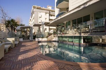 هتل Best Western Maison B