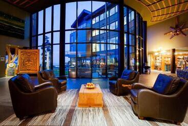 هتل Black Rock Oceanfront Resort