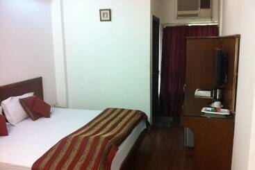 هتل Chanchal Deluxe