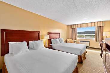 هتل Coast Fraser Inn
