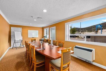 هتل Coast Fraser Inn