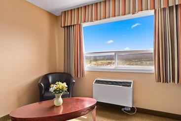 هتل Coast Fraser Inn