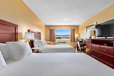 هتل Coast Fraser Inn