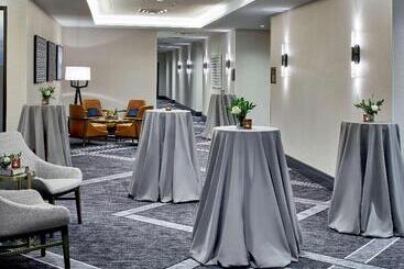 هتل Cumberland House Knoxville, Tapestry Collection By Hilton