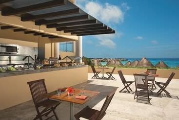هتل Dreams Jade Resort & Spa  All Inclusive