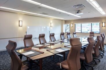 호텔 Four Points By Sheraton Norwood Conference Center