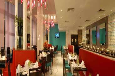 בית מלון כפרי Grand Hometel A Sarovar S
