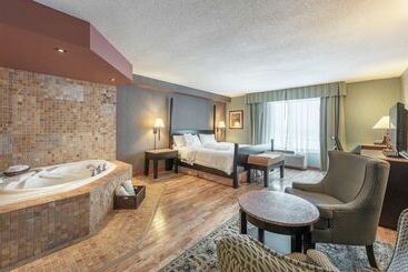 هتل Hampton Inn & Suites By Hilton Moncton