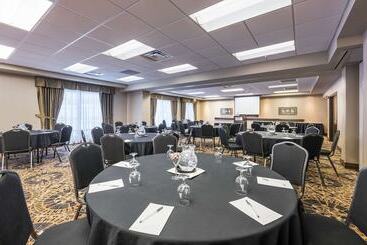 هتل Hampton Inn & Suites By Hilton Moncton