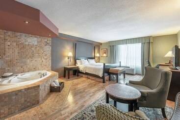 هتل Hampton Inn & Suites By Hilton Moncton