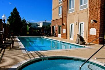 هتل Hilton Garden Inn Albany