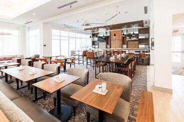 هتل Hilton Garden Inn Fairfax