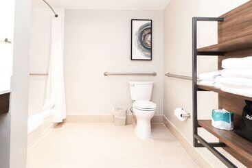هتل Hilton Garden Inn Fairfax