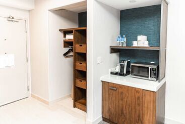 هتل Hilton Garden Inn Fairfax
