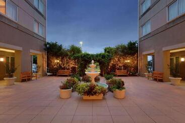 هتل Hilton Garden Inn Fairfax