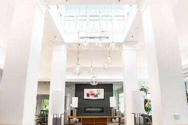هتل Hilton Garden Inn Fairfax
