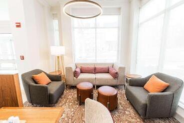 هتل Hilton Garden Inn Fairfax