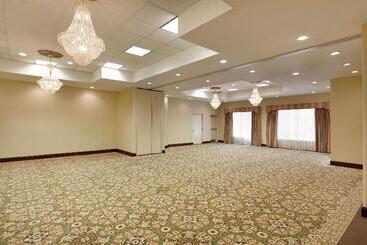هتل Hilton Garden Inn Fairfax