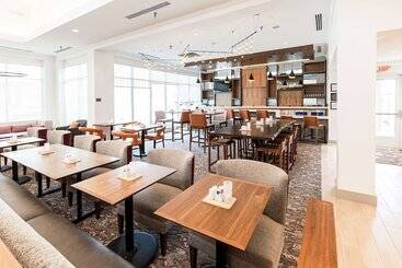 هتل Hilton Garden Inn Fairfax