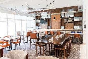 هتل Hilton Garden Inn Fairfax
